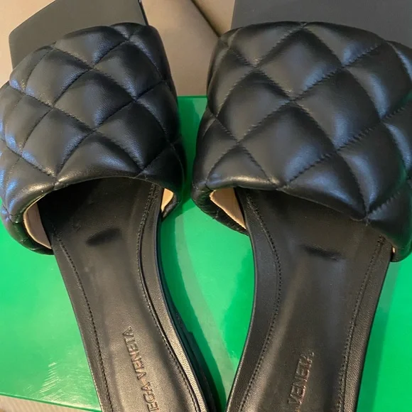 BOTTEGA VENETA Quilted Padded Flat Sandals In Black Leather 37. - Picture 7 of 10